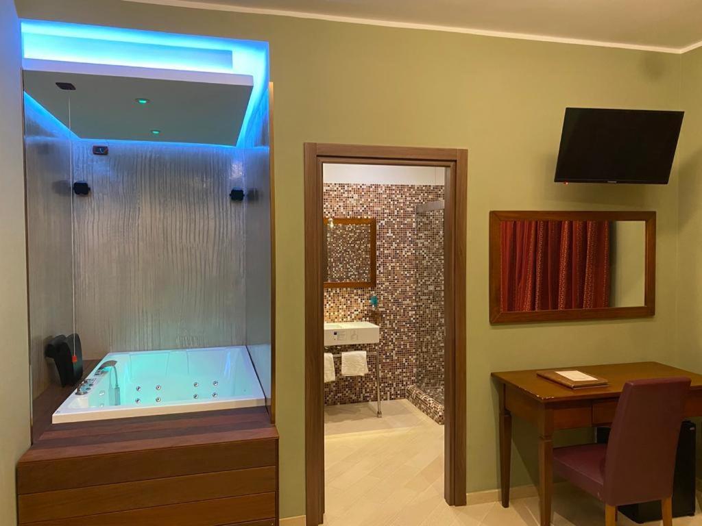 Hotel Vogue ลิโกลา ภายนอก รูปภาพ