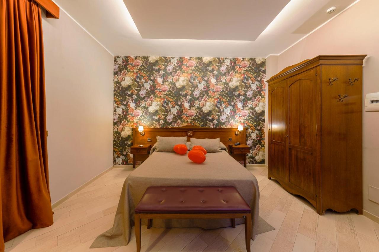 Hotel Vogue ลิโกลา ภายนอก รูปภาพ