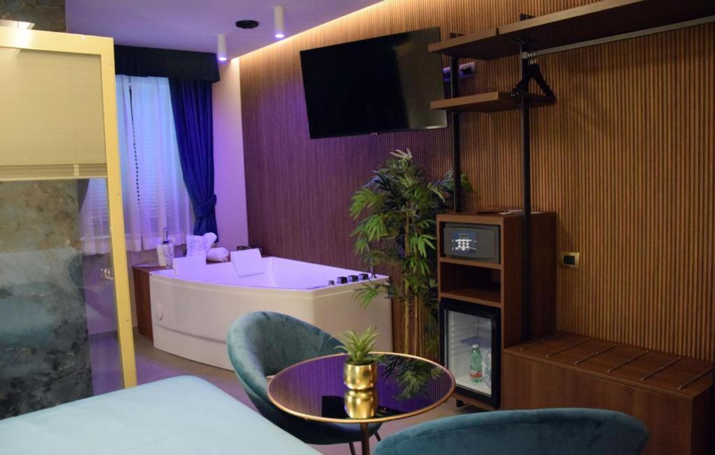 Hotel Vogue ลิโกลา ภายนอก รูปภาพ