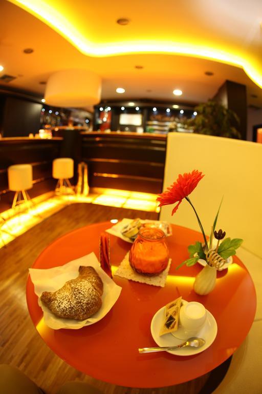 Hotel Vogue ลิโกลา ภายนอก รูปภาพ