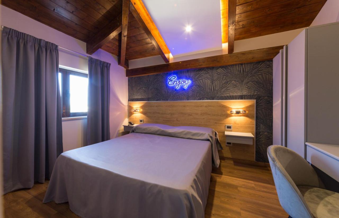Hotel Vogue ลิโกลา ภายนอก รูปภาพ