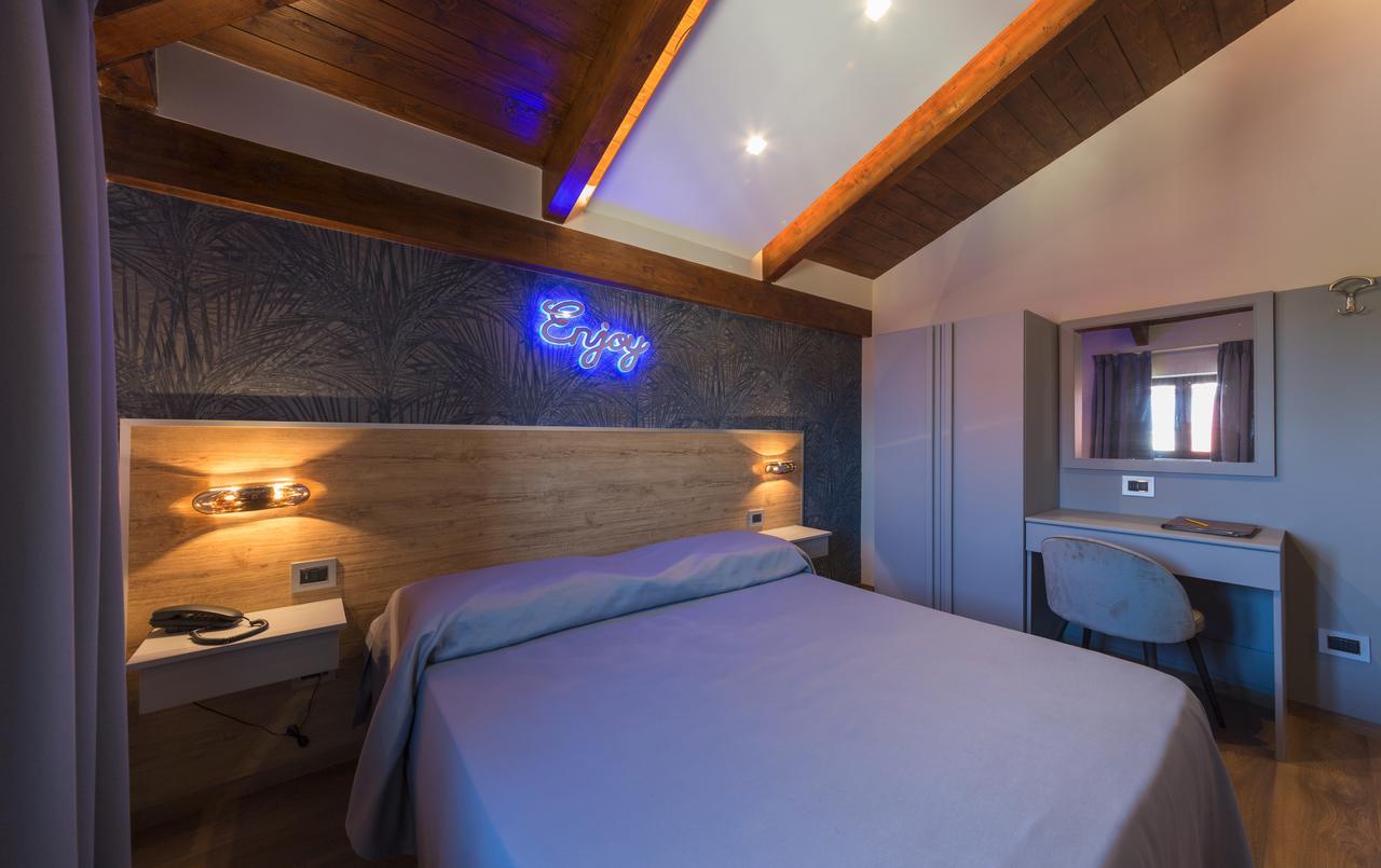 Hotel Vogue ลิโกลา ภายนอก รูปภาพ