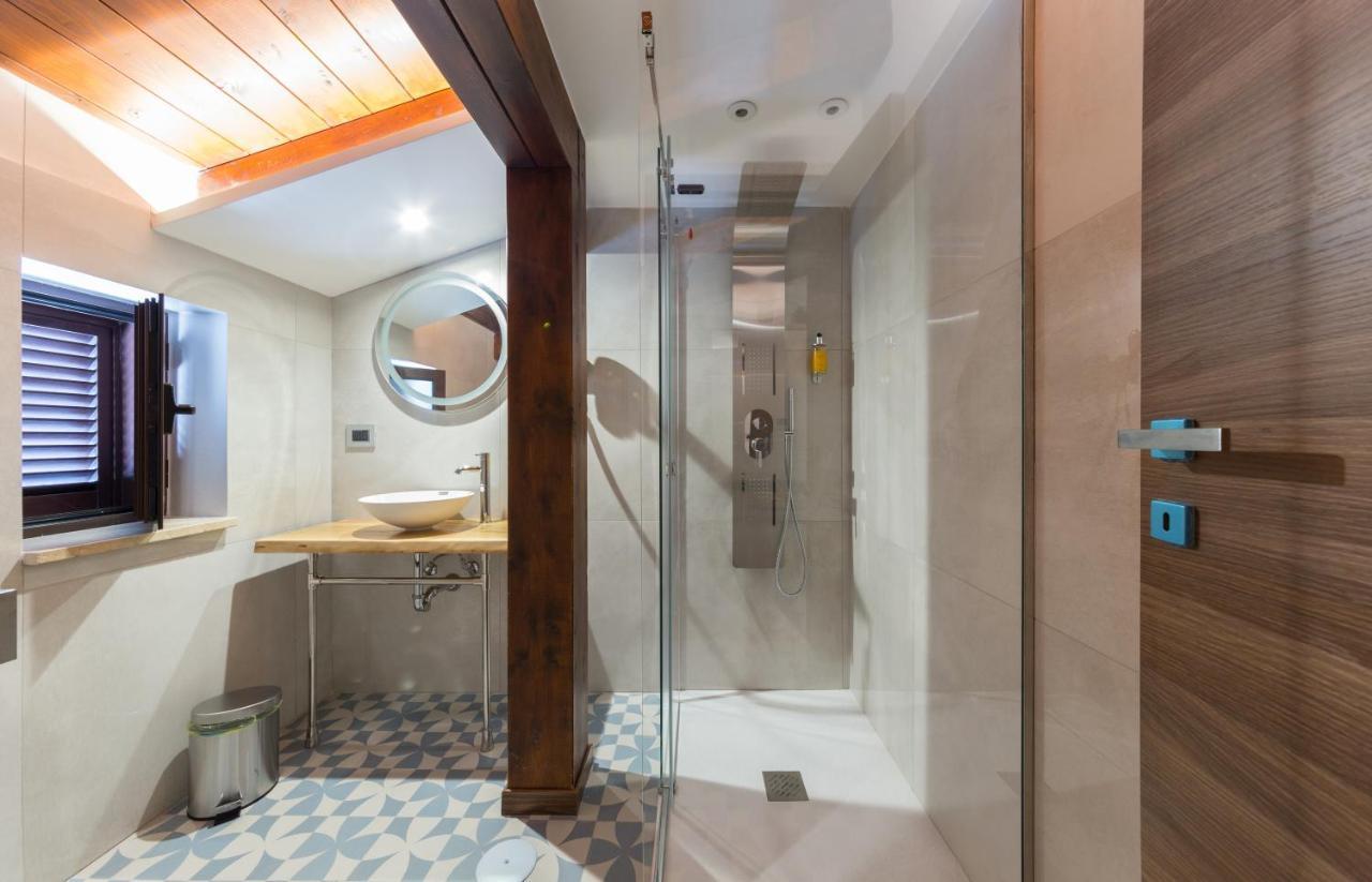 Hotel Vogue ลิโกลา ภายนอก รูปภาพ