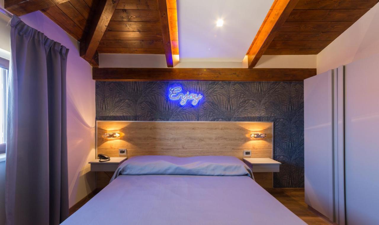 Hotel Vogue ลิโกลา ภายนอก รูปภาพ